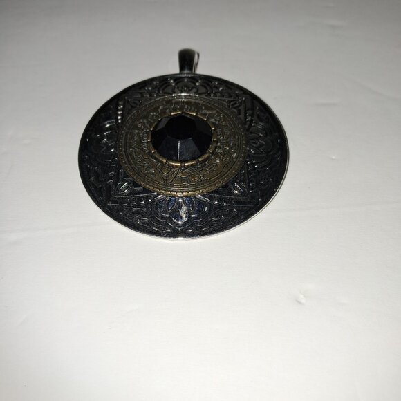 Premier Design Mesa Magnetic Pendant - Picture 1 of 3